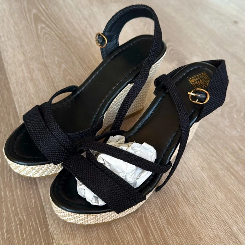 Nivea Black Espadrille Wedge Sandals NEW 🏷️